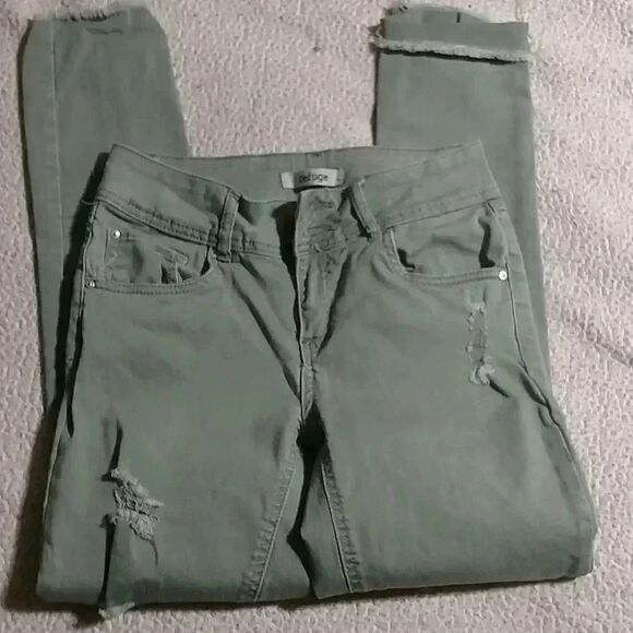 Refuge size 2 distressed jeans with cuff to bottom and gold button - Picture 2 of 7